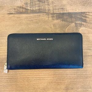 Michael Kors Jet Set Travel Continental Wallet